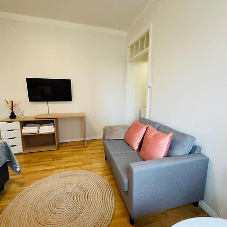 Your Chic Vibrant Airbnb Хельсинки Экстерьер фото